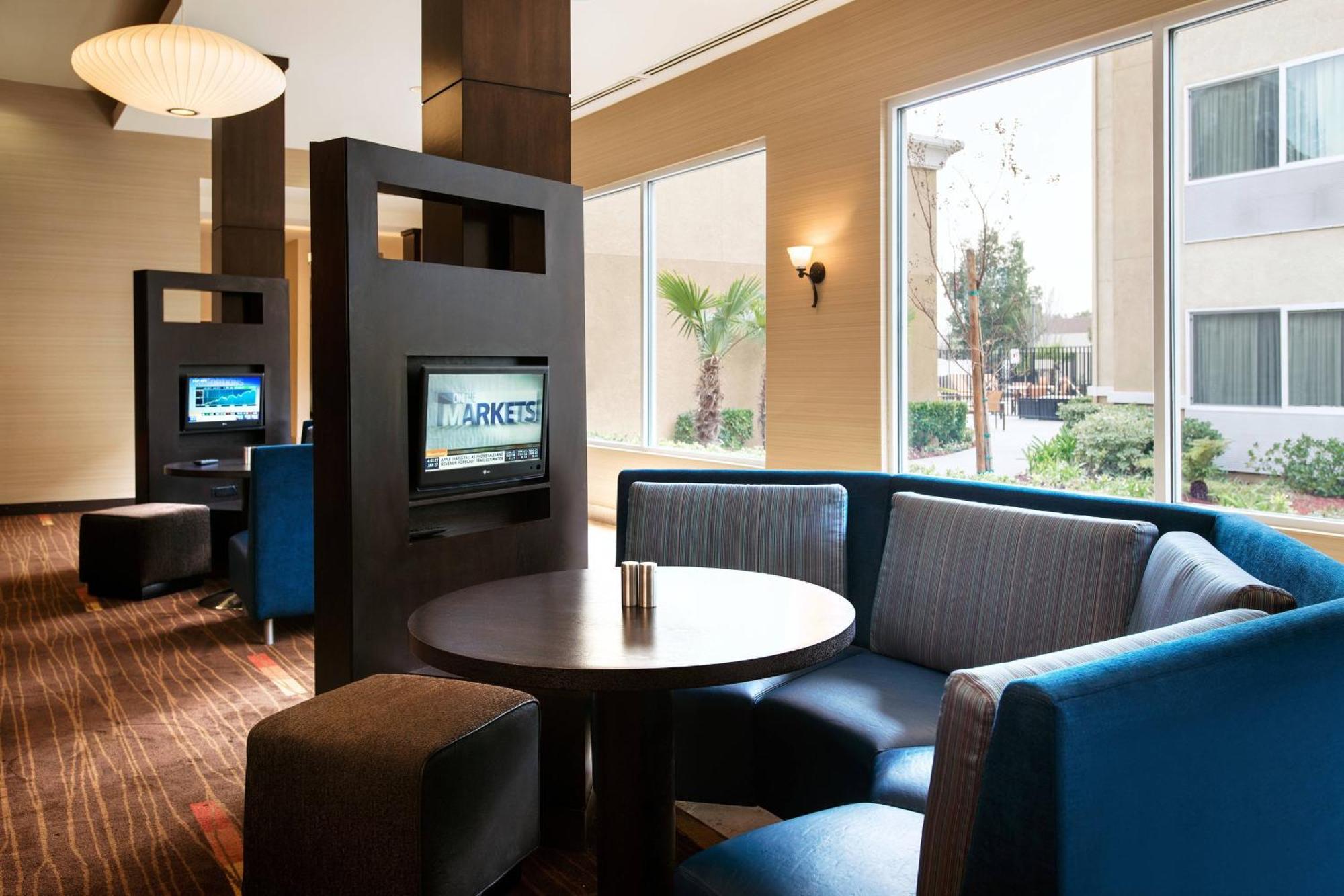 Courtyard By Marriott Sacramento Cal Expo Hotel Bagian luar foto