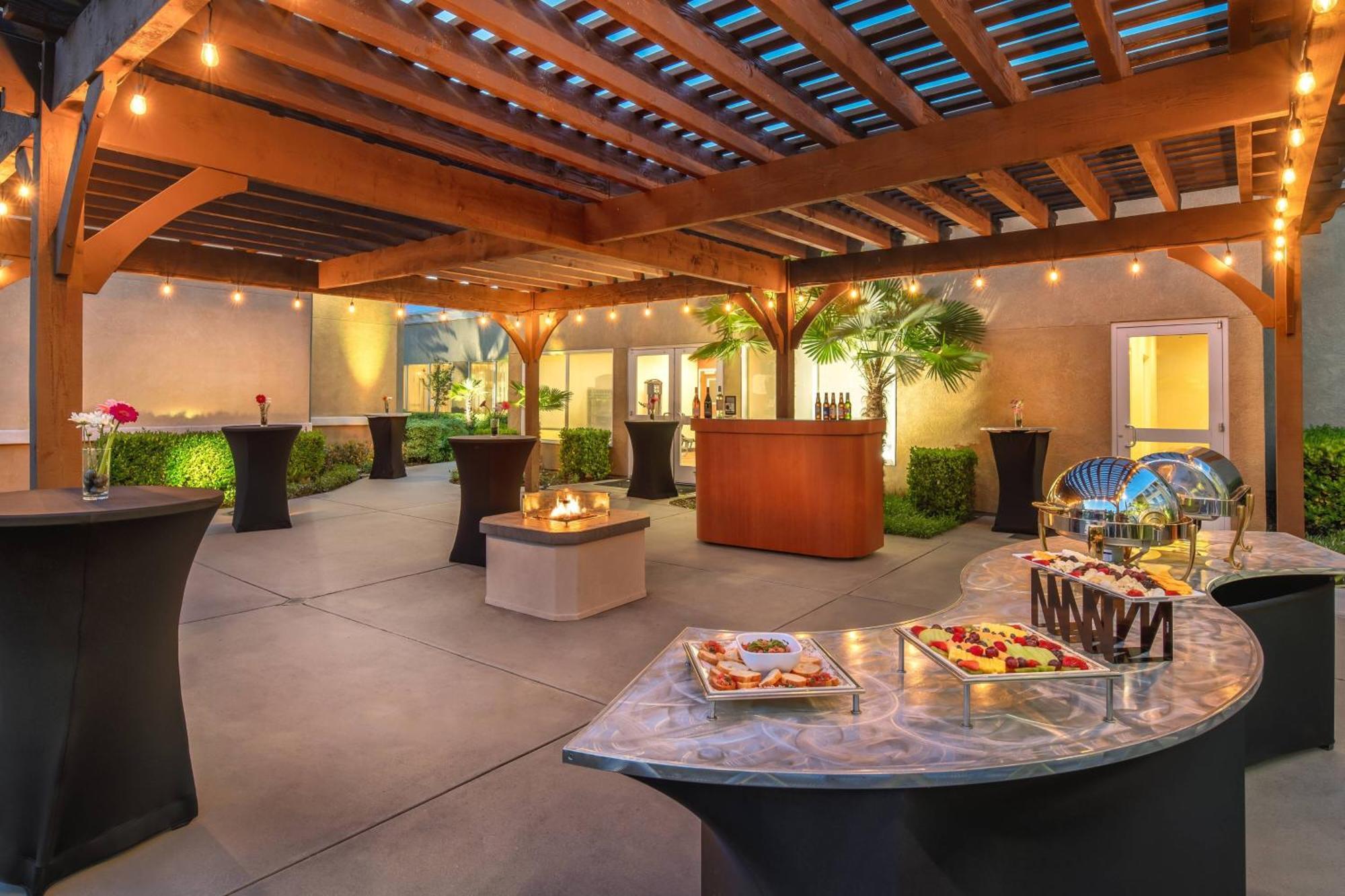 Courtyard By Marriott Sacramento Cal Expo Hotel Bagian luar foto