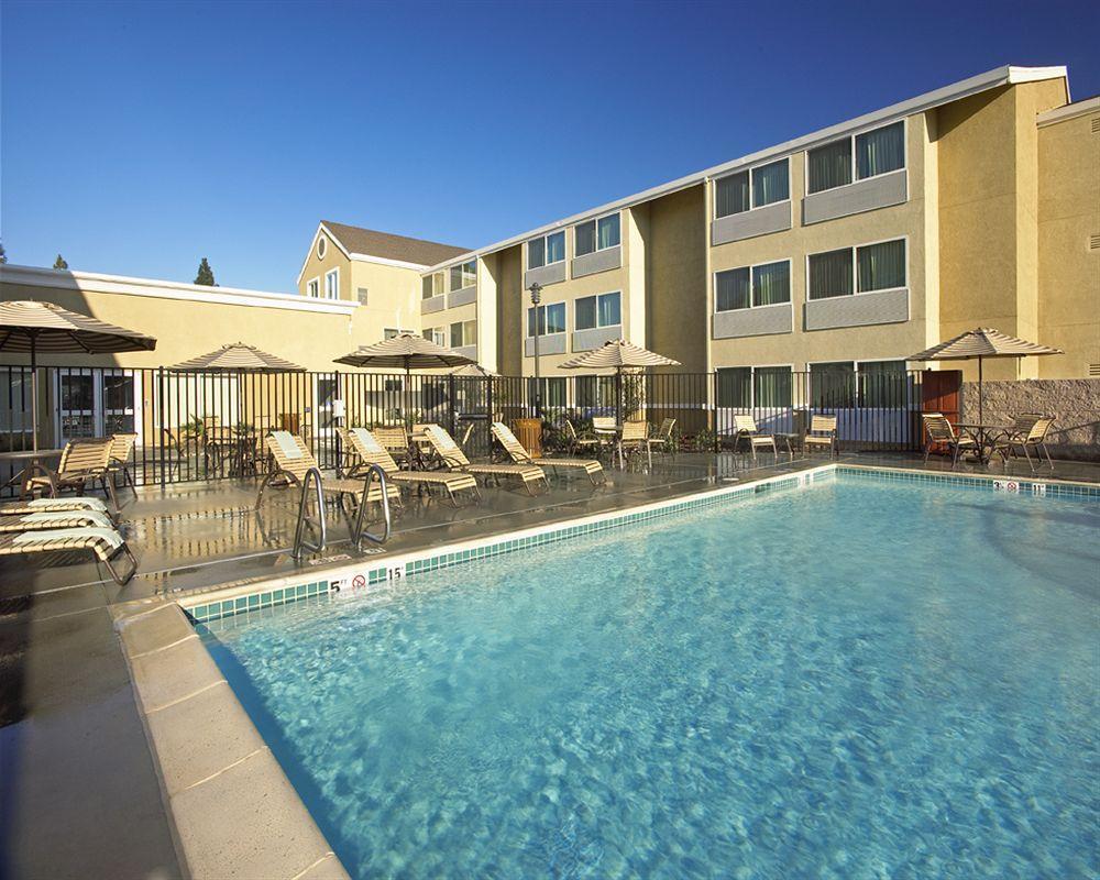 Courtyard By Marriott Sacramento Cal Expo Hotel Bagian luar foto
